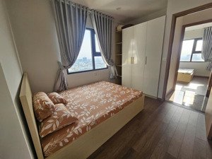 bán gấp căn 2pn bao hết thuế phí, tặng full nội thất 60m2 căn góc 2 view legacy central dân ở full