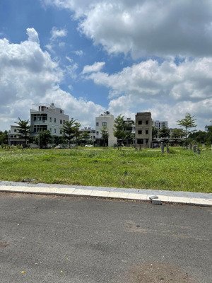 bán nhanh nền 6,9tỷ valora mizuki, diện tích: 5x18,9m2. đã ép cọc. lh 