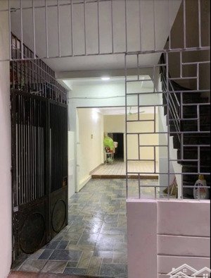 cho thuê nhà trọ tại tập thể bệnh viện đk hà đông, phường quang trung, nằm tầng 1, dt 68m giá 6.5tr