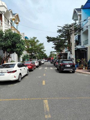 chính chủ cần bán căn nhà hoàn thiện đầy đủ nội thất, gia đình đang ở giá 4,8 tỷ