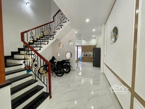 cho thuê nhà hà quang 2 cạnh công viên full nội thất ở ngay giá 27tr/th