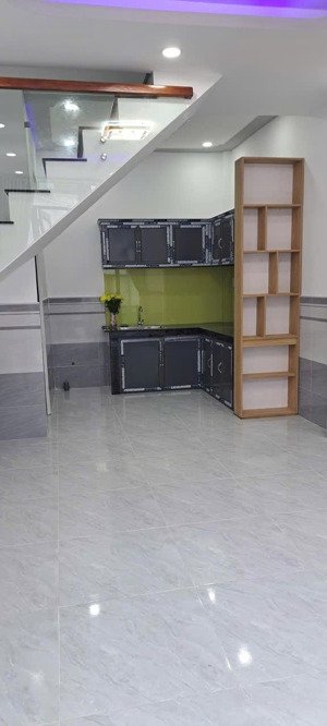 nhà ở ngay hẻm 73 tân thới hiệp 21, dt 4x8 (2phòng 2 toilet) 1.698tr