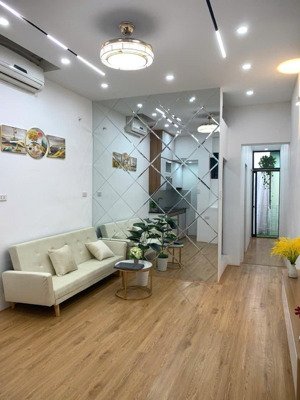 nhỉnh 3 tỷ tập thể phố lò đúc, 55m2, 2n1wc, gần phố, ô tô đỗ cửa, full nội thất, nhiều tiện ích