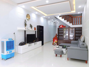 bán nhà 1 trệt 2 lầu, dt 4.5 x 20m, giá 5,8 tỷ kdc tân phong, ngay bv y học cổ truyền, tp biên hòa