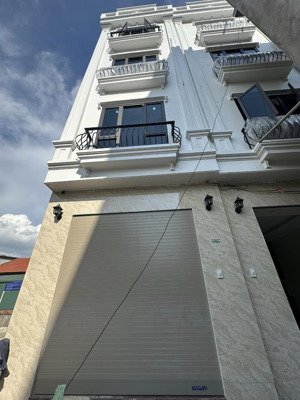 bán nhà 2 mặt thoáng lô góc, phố yên bệ, hoài đức. ôtô vào nhà, kinh doanh. sổ đỏ 40m². gía 7,15 tỷ