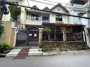 biệt thự mặt tiền đường số 1 làng báo chí thảo điền quận 2 - dt: 11x12.8m - kc: 3 tầng - giá 26 tỷ