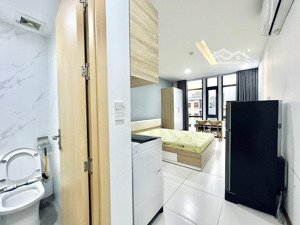 phòng rộng 30m2 - full nội thất cao cấp - dọn vào ở ngay - giá rẻ - gần các trường đại học