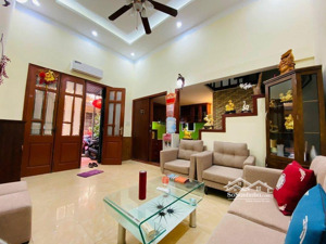 lô góc tân mai, nhà 2 mặt thoáng, sạch sẽ gọn gàng, dân xây chắc chắn, 35m*5t chỉ 7.3 tỷ