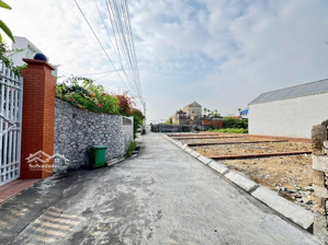 đất thị trấn có 750tr, cách cách đường liên phường có 30m, ra khu công nghiệp chỉ 10ph