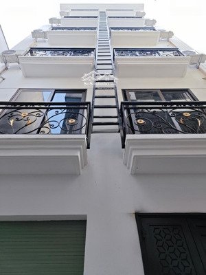 toà chdv tôn thất tùng, 81m2x7tx18 pkk, thang máy, ngõ thông,trước nhà 3 gác tránh, đủ gpxd, pccc