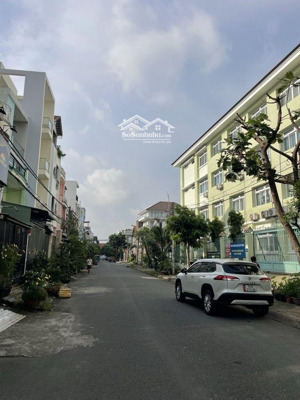 9 tỷ thương lượng, nhà 4 tầng, mặt tiền khu dân cư, diện tích : ngan 4 mét - dài 13,5 mét.