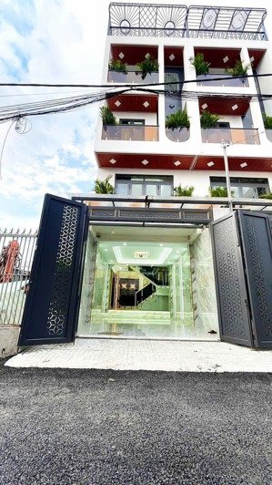 nhà 5 tầng btct full nội thất xịn sò, 66m2, 3pn, 5wc, xe hơi ngủ trong nhà, gần chợ đông quang