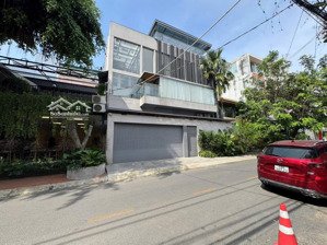 cần bán gấp biệt thự hiếm hoa lan, p.2, pn. dt: 8x20m, cn 145m2, 4tầng, bán 53 tỷ. lh 