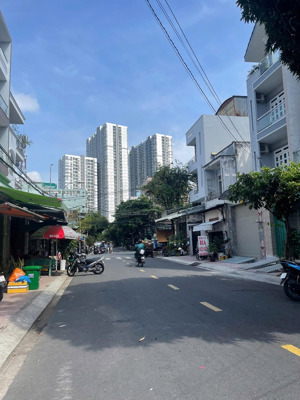 nhà cấp 4 mặt tiền kinh doanh cư xá phú lâm d, 4x17.5m, cách đường bình phú 50m, chợ hồ trọng quý