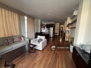 thoáng, căn hộ yết kiêu 100 m2 chia 2 ngủ riêng biệt có ban công 2 wc, giá 25 triệu/tháng nhận ngay