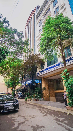 cho thuê tòa văn phòng 165m2 mặt tiền 10m, 8 tầng thang máy, hầm, ô tô đỗ thoải mái, đủ pccc