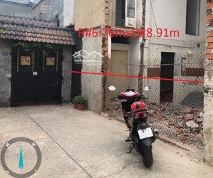 bán nhà nát 6,76 x 8,9m, có 2 mặt tiền hẻm trước sau tại đường bà điểm 11, hóc môn