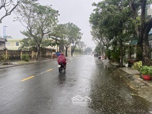 bán lô góc 2 mt d.10m5 trục chính thông hồ nghinh-126m2 ngang 15m đi bộ ra quảng trường biển 400m