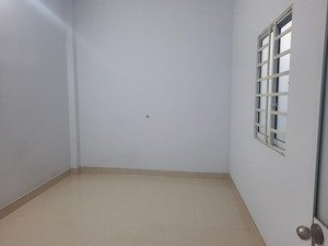 chính chủ cho thuê nhà nguyên căn, nội thất cơ bản dọn vào ở ngay, liên hệ gặp anh sơn.