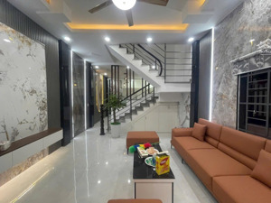 bán nhà riêng 4,5 tỷ 1/ ngắn đường hà huy giáp