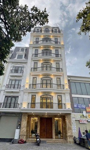 bán tòa nhà building trần hưng đạo -diện tích: 8x27m - kc:hầm 6 tầng- hđt: 300tr/tháng- gía: 95 tỷ