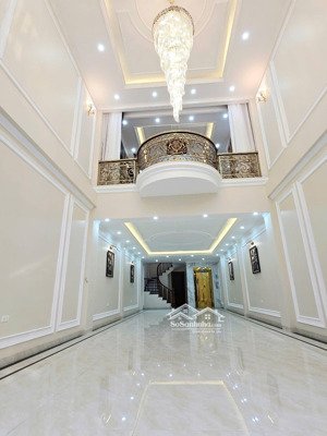 hoa hậu long biên - khu phân lô quân đội 918 - 7 tầng mới đẹp chắc chắn - ngõ to rộng thông bàn cờ.