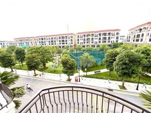 hiếm: liền kề chà là view trực diện công viên, 70m, ngay cổng chính ra vào khu, hoàn thiện 3 tầng