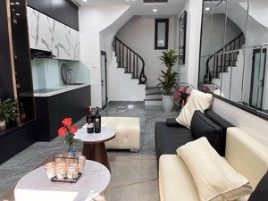 trung tâm cầu giấy giáp hồ tây - sổ đẹp phân lô - nhà mới về ở luôn