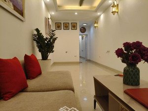 3. x tỷ tập thể phố nguyễn khoái, tầng 2, 80m2, 2n1wc, sát phố, ô tô đỗ cửa, full nội thất