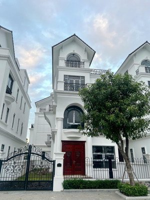 cần bán gấp biệt thự đơn lập 220m2 view bể bơi - công viên đẹp nhất dự án, vị trí trung tâm từ sơn!