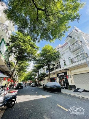 bán nhà mặt tiền 4 tầng, ngang 5m, khu dân trí cao, an ninh. view đối diện công viên, quận 8