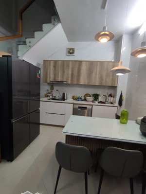 nhà đẹp! 8,9tỷ 36m2 ,2 thoáng, thiết kế hiện đại, gần goldmark city, gần cầu giấy cách ô tô 20m