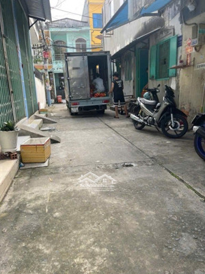 bán nhà tỉnh lộ 10 ngay khu tên lửa, hẻm 5m thoáng, nhà đẹp 2pn, chỉ nhỉnh 3 tỷ giá tốt