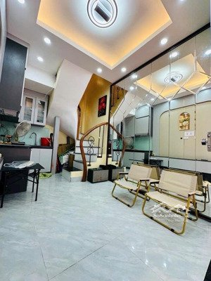 siểu phẩm nhà 5 tầng full nôi thất đẹp lung linh cách 1 nhà ra mặt phố đại la, giá tốt, 5,5 tỷ