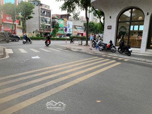 nguyễn văn cừ đường 4 ô tô tránh vỉa hè-70m2 mặt tiền gần 5m