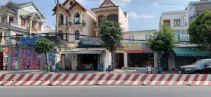 bán nhà cấp 4 và dãy trọ 6.8x29m mặt tiền đt743b gần vincom 550 thu 35tr/th