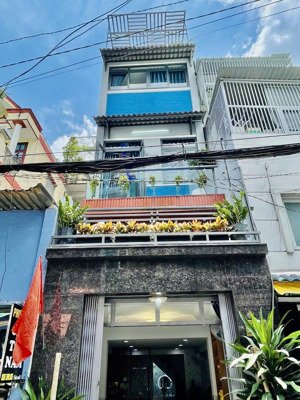 cần bán nhà giá tốt 70m2,đường số 8-tân quy-q7,gần chợ tân quy.giá 4 tỷ800tr,cho thuê 18tr/ tháng.