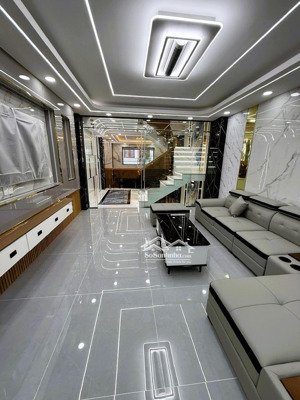 nhà mới siêu đẹp, 5 tầng vuông vức, nội thất cao cấp, hẻm ô tô tránh, ngay chợ cầu đồng, chỉ 6.9tỷ