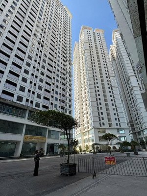 chính chủ cần bán gấp căn 2n siêu đẹp toà a1, giá mềm có thể thương lượng, mua trực tiếp cđt