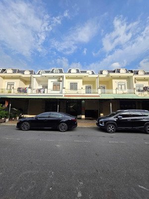 bán nhà gần chợ vị hảo, ngang 6m, đường nhựa 13m, dân ở kín