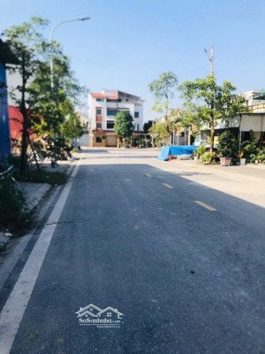 bán đất giãn dân dục tú - đường to có vỉa hè.
đc: dục tú 1 - xã đông anh - hn. dt: 60m2
rộng: 6m