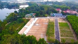 chính chủ bán lô góc f0 view hồ cẩm lĩnh, ba vì. giá chỉ: 800 triệu/lô 100full thổ cư