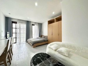 cho thuê căn hộ full nội thất ban công lớn nằm ngay trung tâm bình thạnh nằm ngay sát quận 1