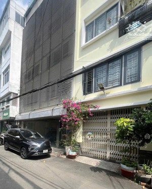 bán tòa nhà 4 tầng dt 120m2 ngang 8m bề thế dt sàn 400m2, giá 10 tỷ thương lượng