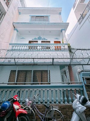 biệt thự phong cách pháp cổ 112/8 hoàng diệu duy nhất q4