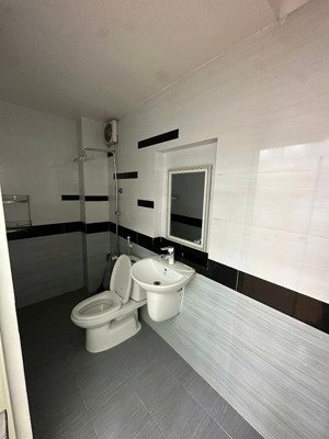 cho thuê nhà m.t.n.bộ 7m(xt) cách mạng tháng 8, p.4, q.tân bình giá 18tr