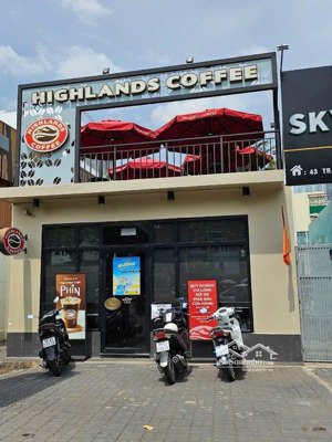 vị trí vàng - bán góc 2mt trần não, q2 - dt : 6 x 30(150m2) hầm 7 tầng - hđt : 110tr/th - giá 40 tỷ