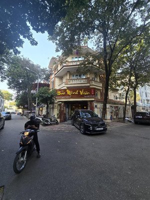 cho thuê nhà mặt phố thái hà. 100m x3t. mt 6m . đoạn vip. vỉa to rộng. phù hơp mọi mô hình