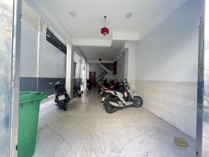 giảm 500tr ngộp bank- sẵn dòng tiền 45tr/tháng - 5 tầng - 10 phòng chdv, cách 1 căn ra mặt tiền