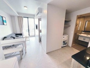 cho thuê căn hộ dịch vụ mới 100% full nội thất ban công lớn nằm ngay trung tâm bình thạnh